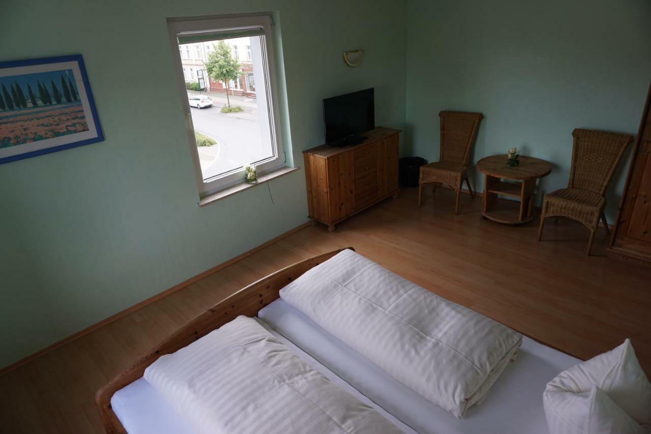 Hotel Am Bahnhof Βάρεν Εξωτερικό φωτογραφία